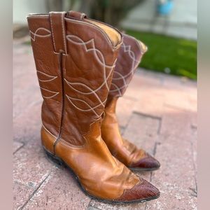 Women’s size 8 Cowboy boots